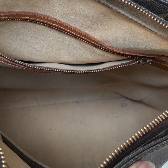 LOUIS VUITTON Looping GM Shoulder Bag! - Picture 14 of 16